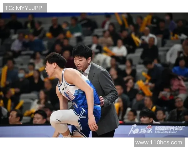 广东男篮与新疆飞虎激战正酣谁能在这场对决中笑到最后